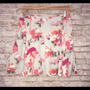 Old Navy floral print skirt 🌸